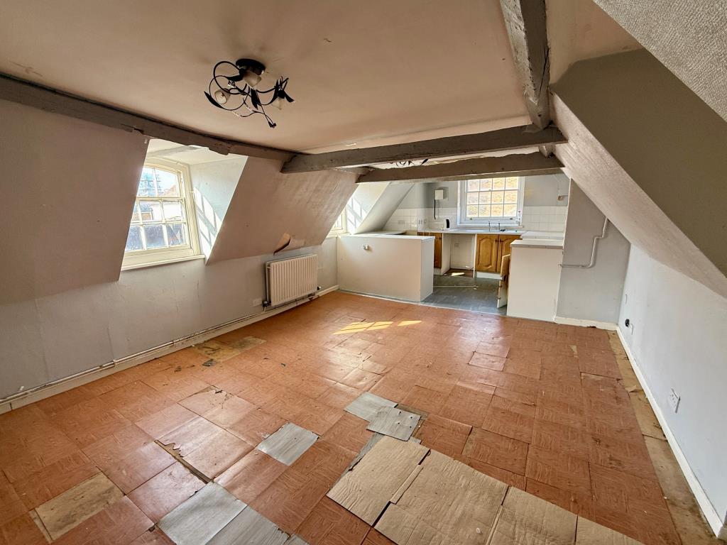 Lot: 161 - TWO-BEDROOM FLAT FOR IMPROVEMENT - Kitchen/Living room